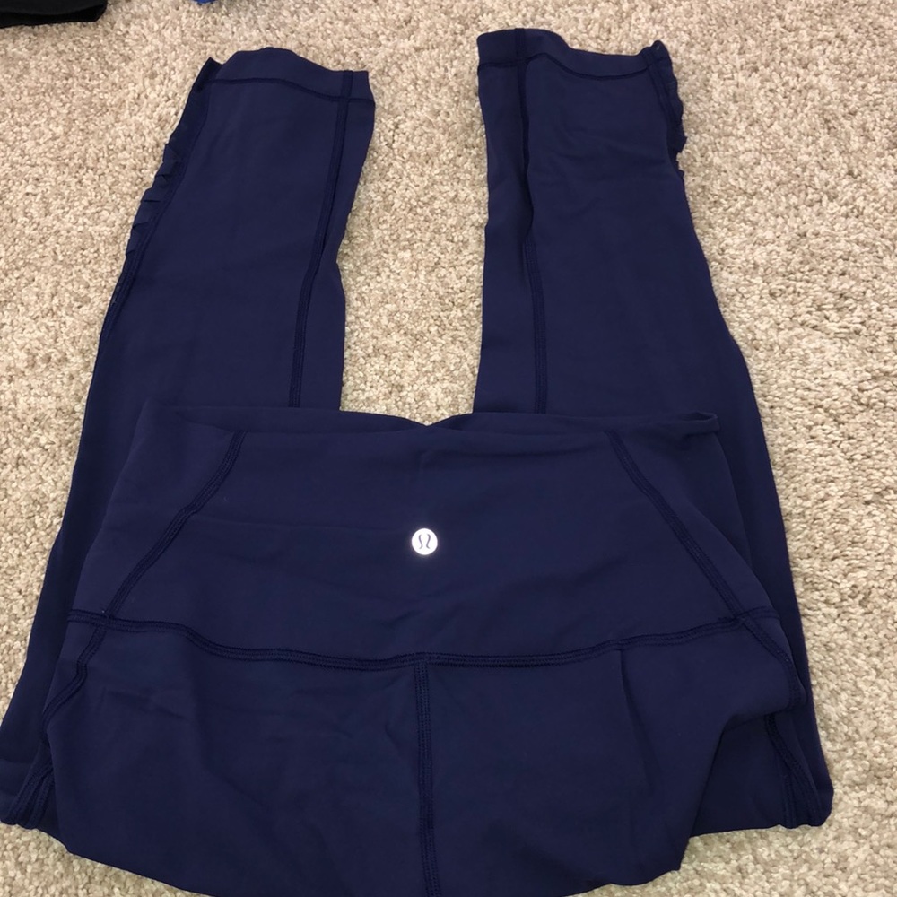 Lululemon cropped leggings.